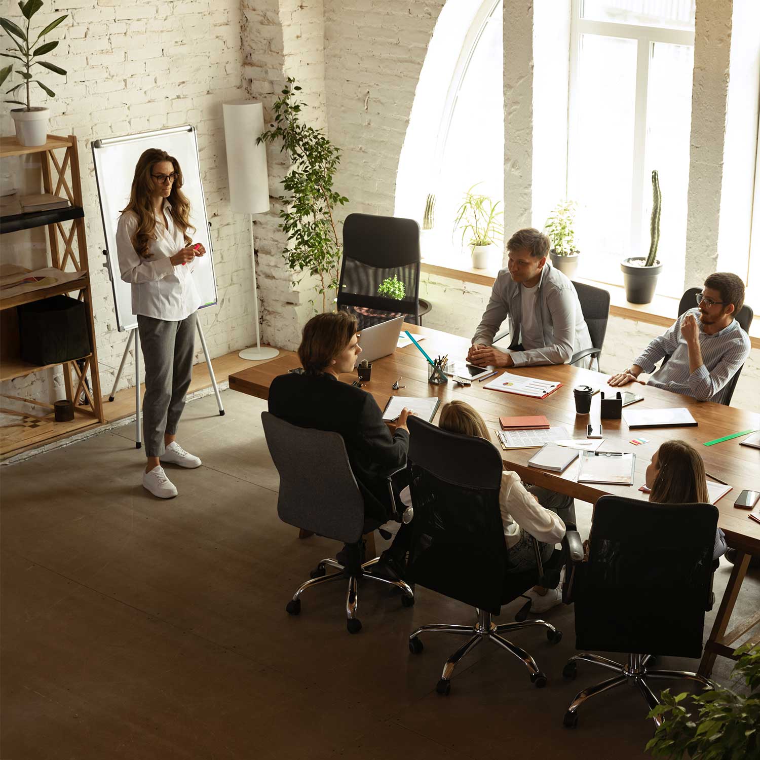 Ein Team im Besprechungsraum